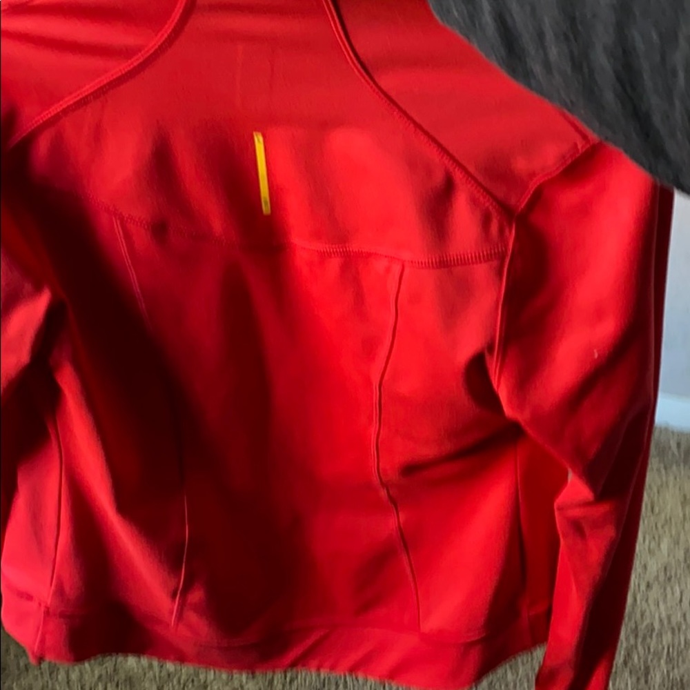 Lolë jacket - Picture 3 of 3